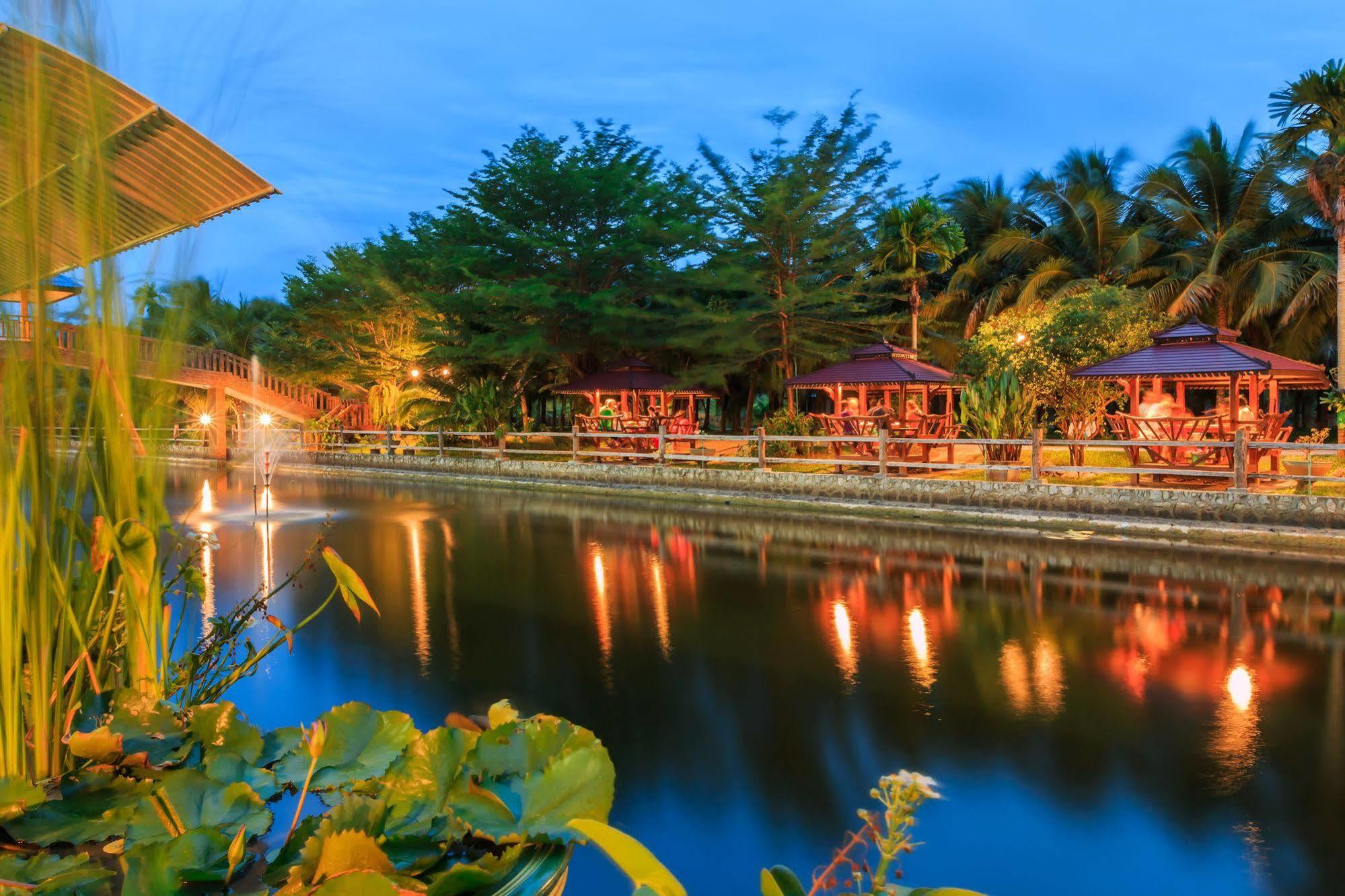 Coconut Resort Rayong Exterior photo