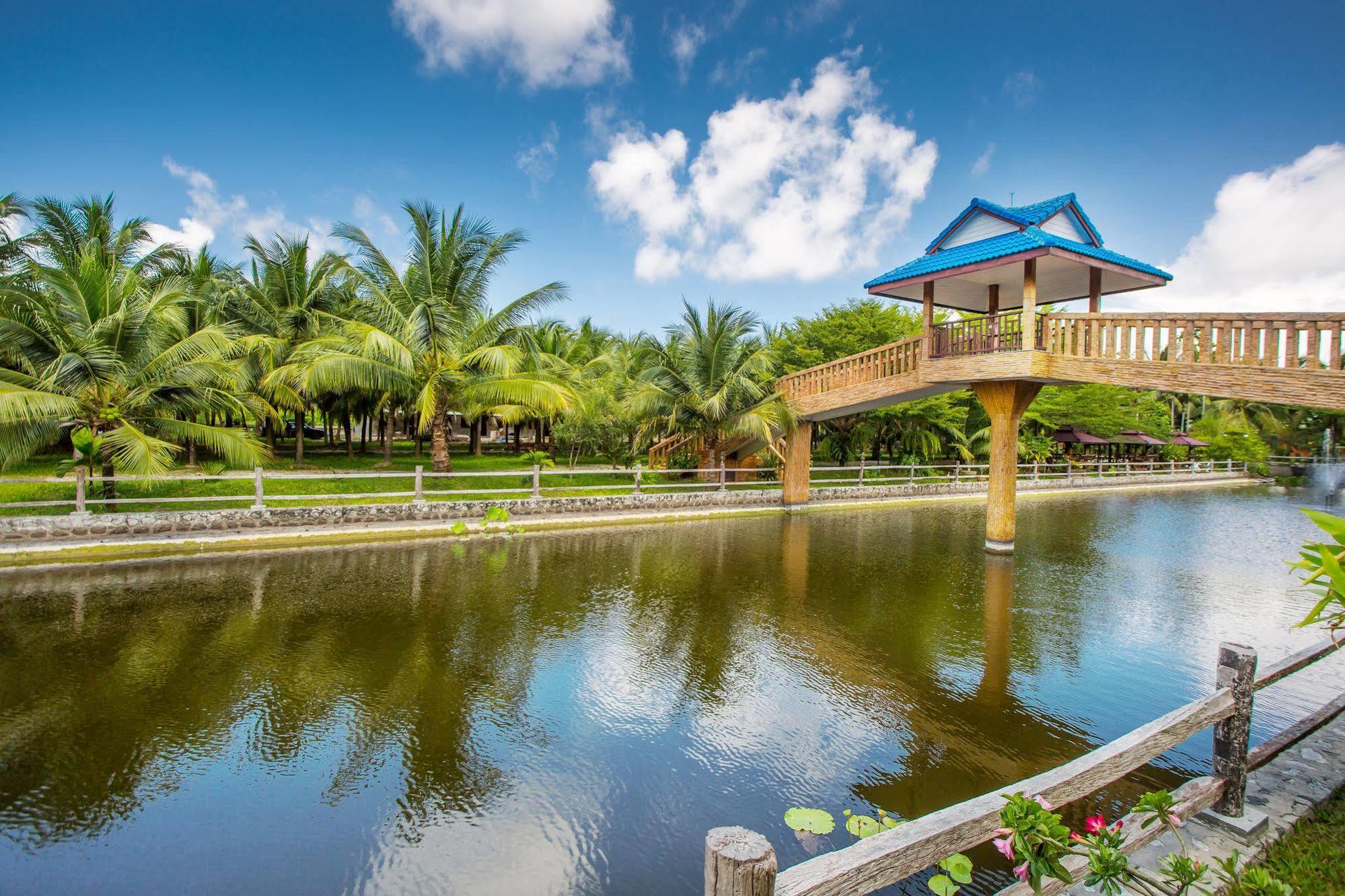 Coconut Resort Rayong Exterior photo